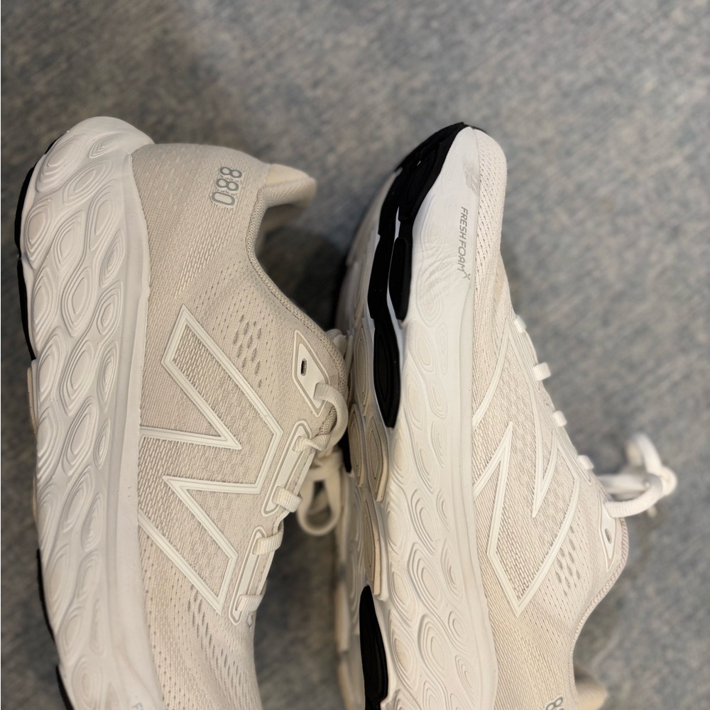 New Balance women’s fresh foam 880 v14 sneakers brand new never worn. Size 9B - Picture 8 of 10